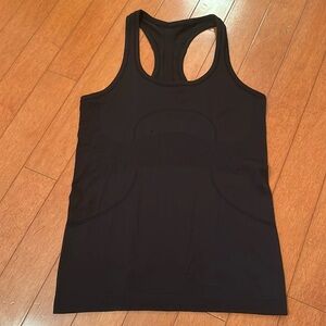 black lululemon swiftly tech tank top hip length; size 6